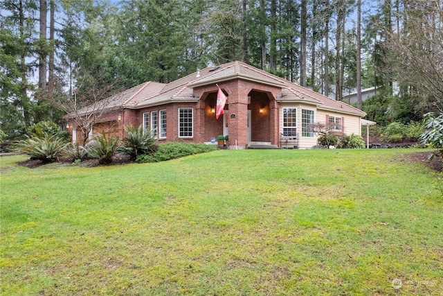 ranch-style home featuring a front lawn