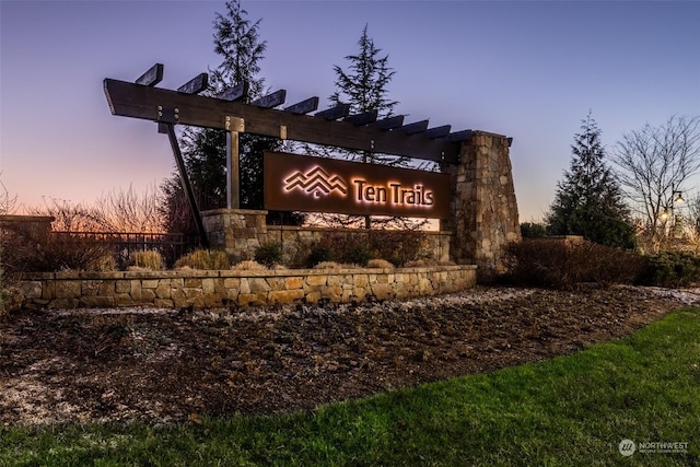 view of community / neighborhood sign