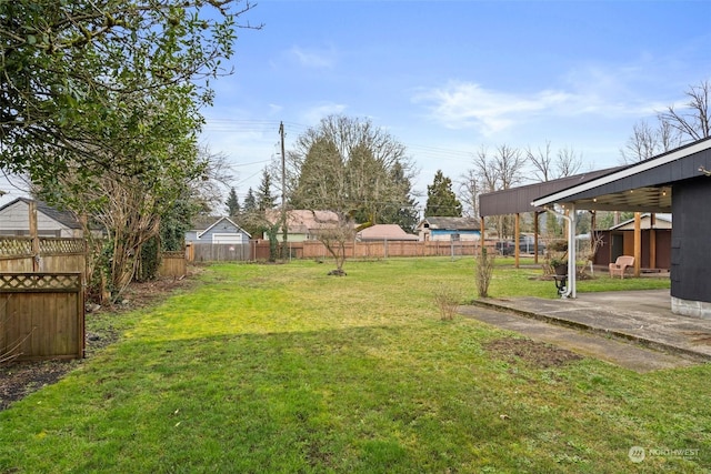 view of yard featuring a storage unit