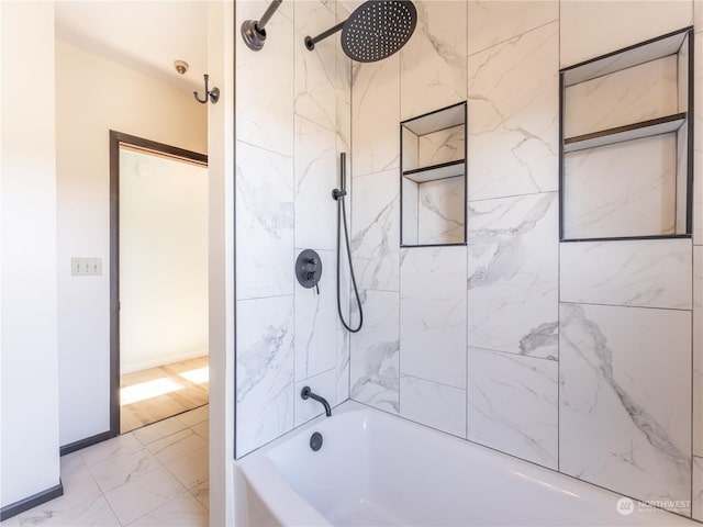 bathroom featuring tiled shower / bath combo