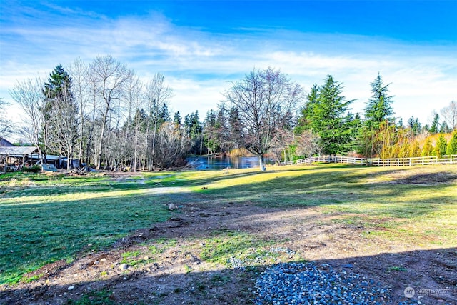 view of yard featuring a water view