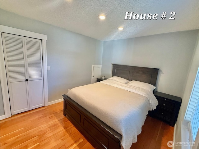 bedroom featuring light wood-type flooring, baseboards, a textured ceiling, and recessed lighting