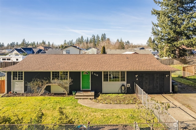 ranch-style house featuring a front yard