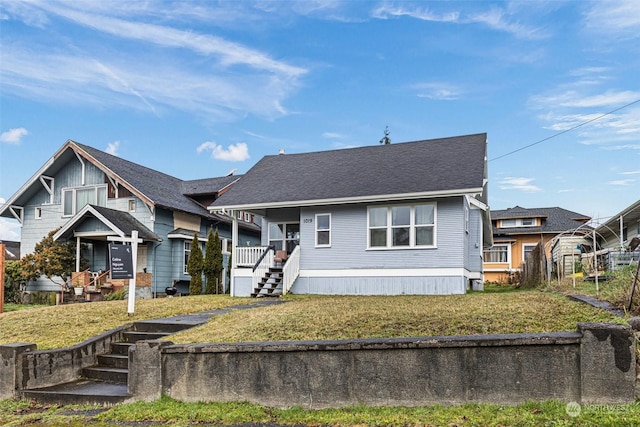 view of front facade featuring a front yard