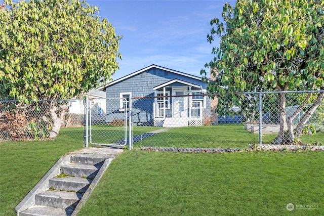 view of front facade featuring a front yard