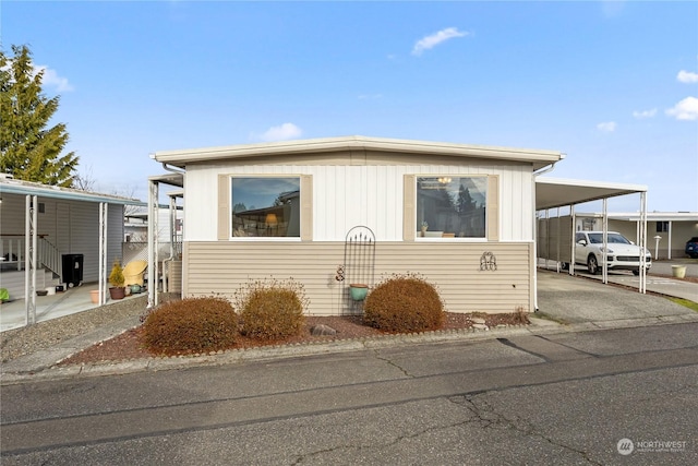 manufactured / mobile home with a carport