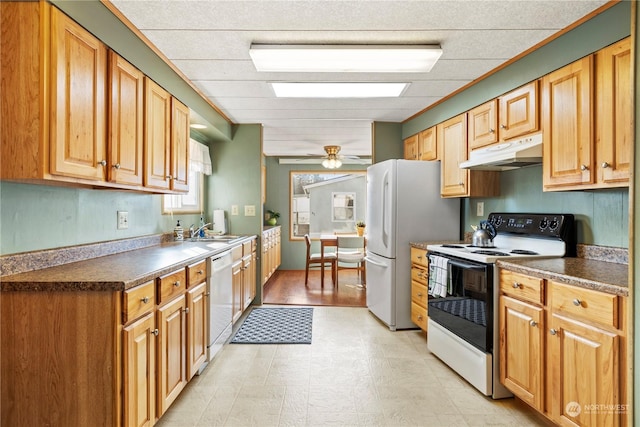 kitchen featuring ceiling fan, sink, and white appliances