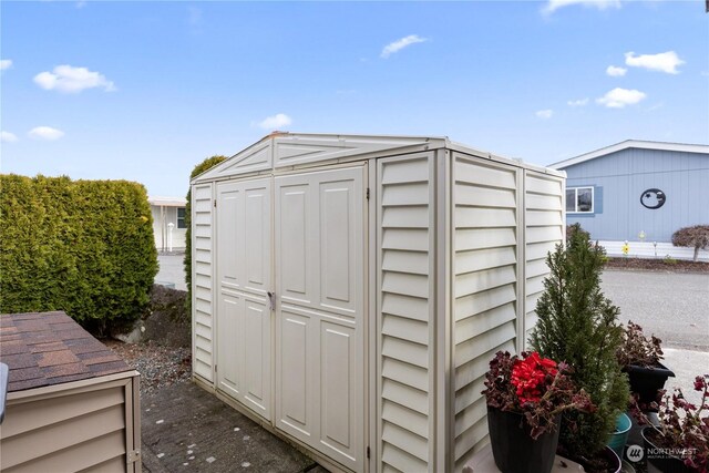 view of outbuilding