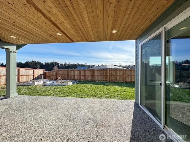 view of yard featuring a patio area