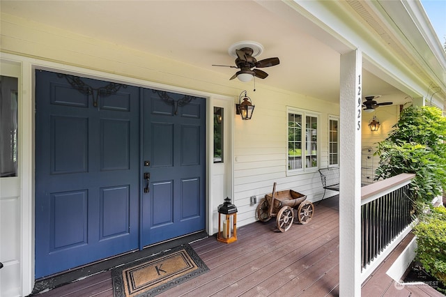 entrance to property featuring ceiling fan and covered porch