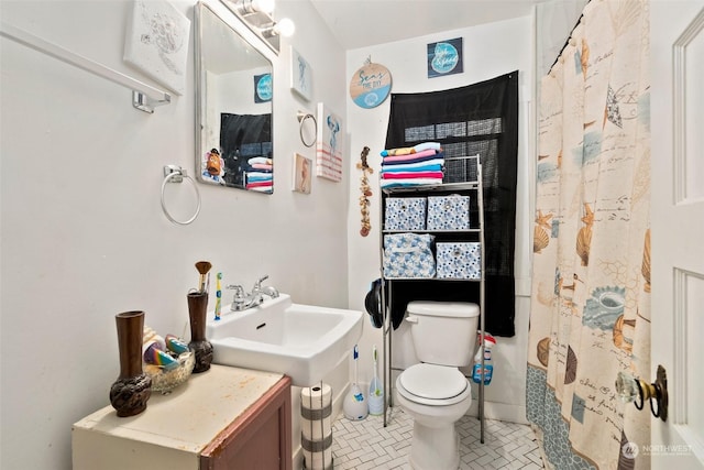 bathroom featuring toilet, tile patterned flooring, and a shower with curtain