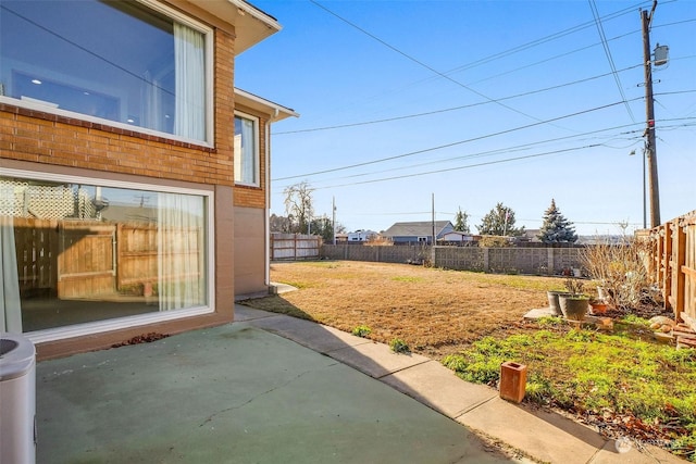 view of yard featuring a patio