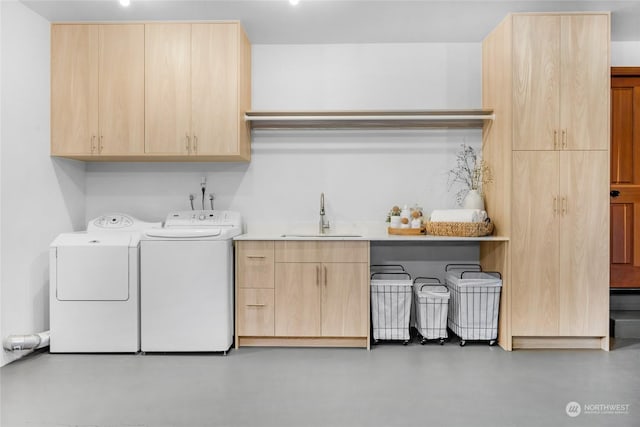 laundry room with sink, cabinets, and washing machine and clothes dryer