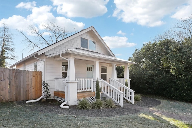 view of front of house featuring a porch and a front lawn