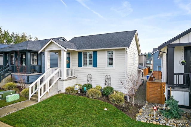 view of front of property with a front yard