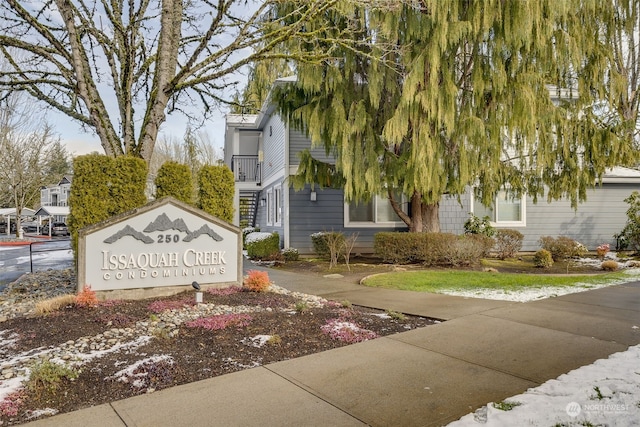 view of community / neighborhood sign