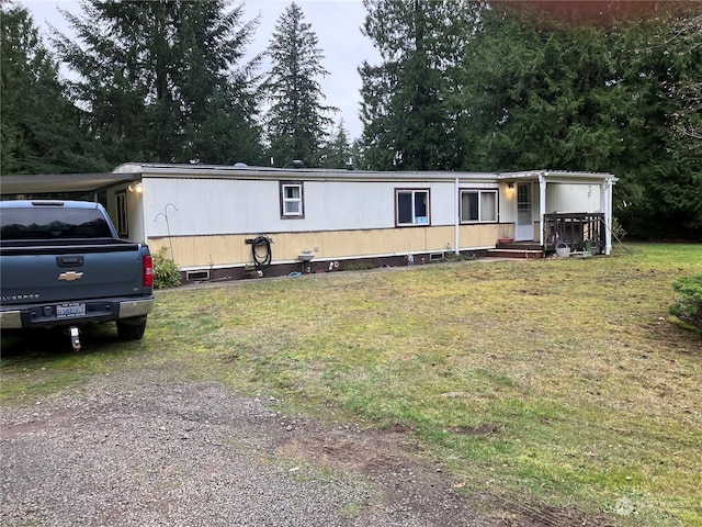 manufactured / mobile home with a front lawn