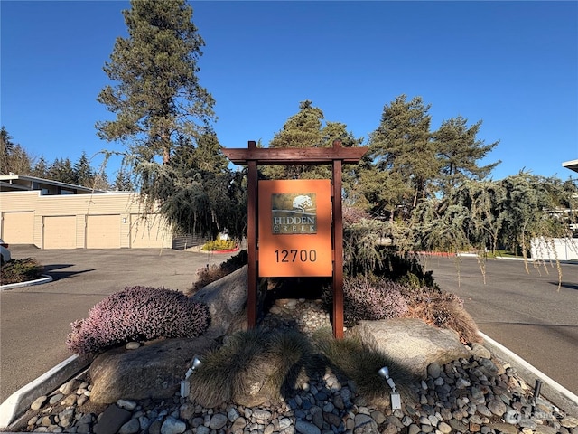 view of community / neighborhood sign