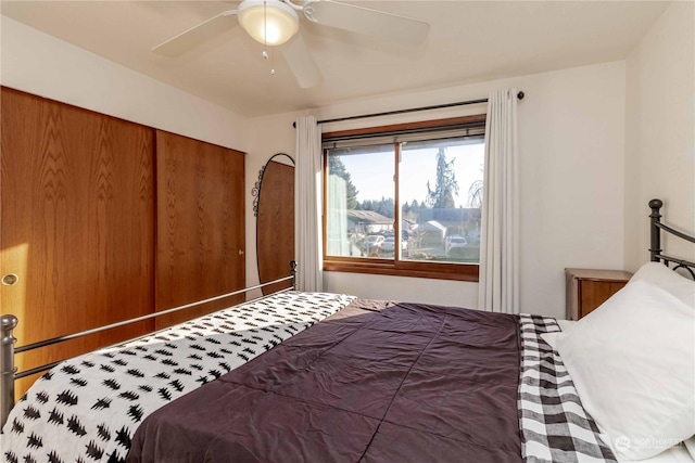 bedroom featuring ceiling fan