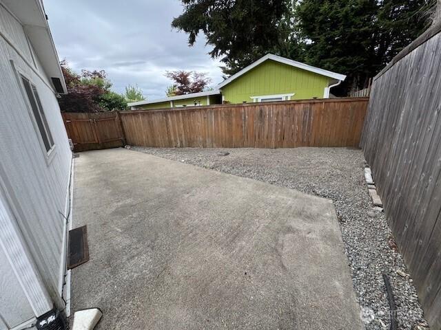 375 Union Ave SE Unit 125, Renton, WA 98059 - fenced backyard with a patio area