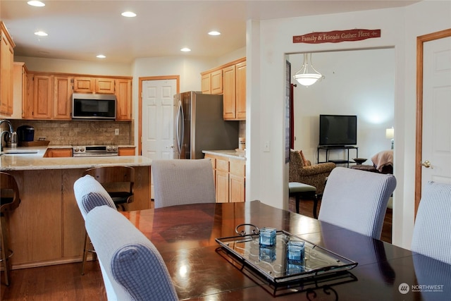 dining space with sink and dark hardwood / wood-style floors