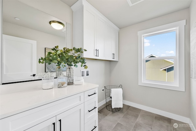 bathroom with vanity