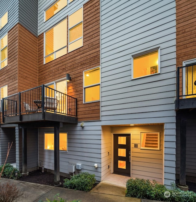 exterior space featuring a balcony