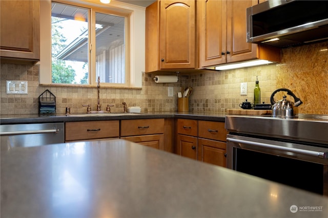 kitchen with stainless steel microwave, a sink, decorative backsplash, and stove