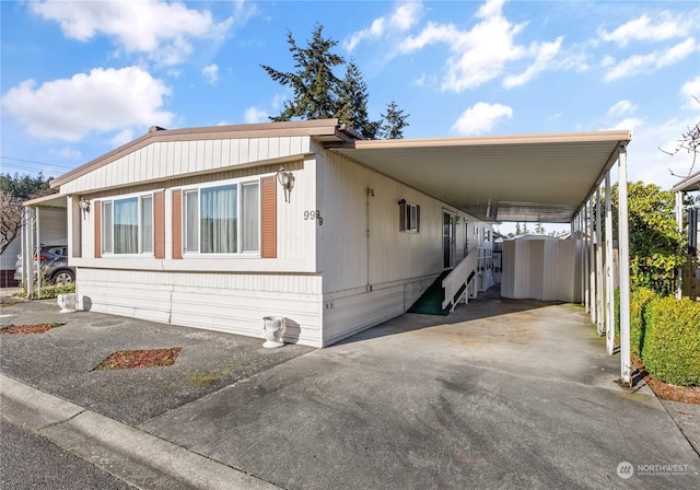 manufactured / mobile home featuring a carport