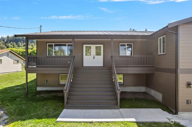 view of front facade with a front yard