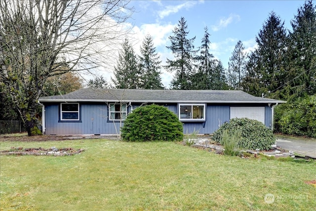 single story home featuring a front yard