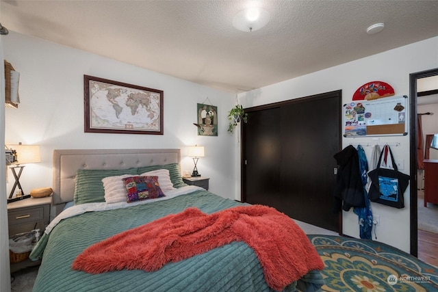 bedroom featuring a closet and a textured ceiling