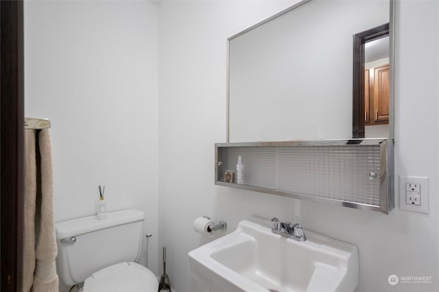 bathroom featuring toilet and sink