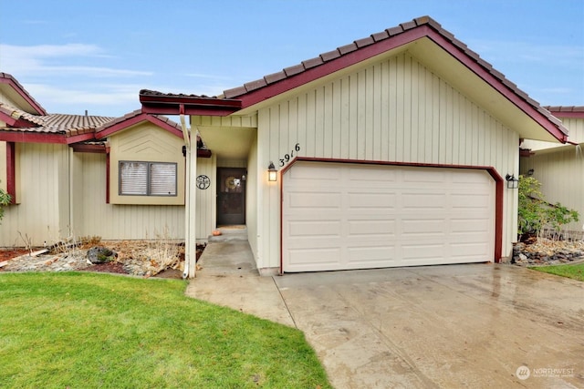 view of front of house featuring a garage and a front lawn