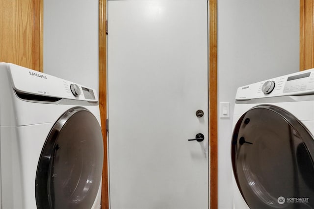 laundry area with washer / clothes dryer