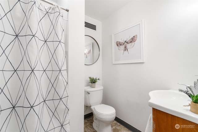 bathroom with vanity, toilet, and curtained shower