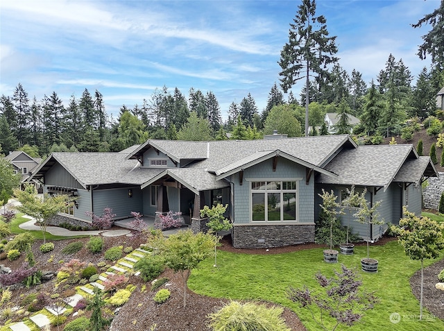 craftsman-style home featuring a front lawn