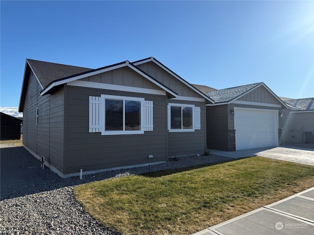 view of front of house with a garage and a front yard