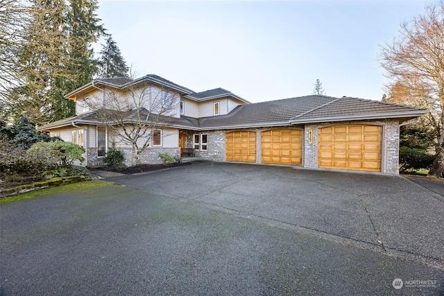 view of front facade featuring a garage