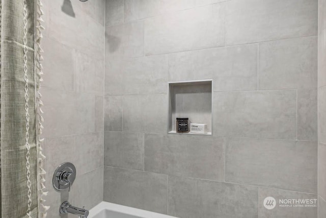 bathroom with shower / tub combo