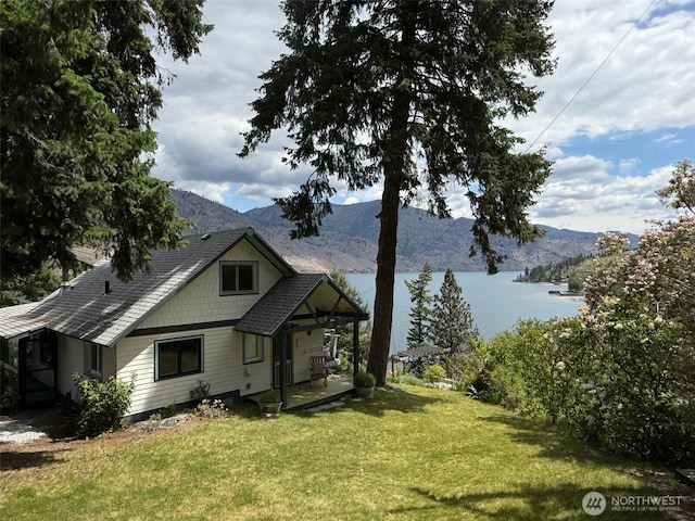 292 Robison Ln, Chelan, WA 98816 - view of front of house featuring a front yard, a mountain view, and covered porch