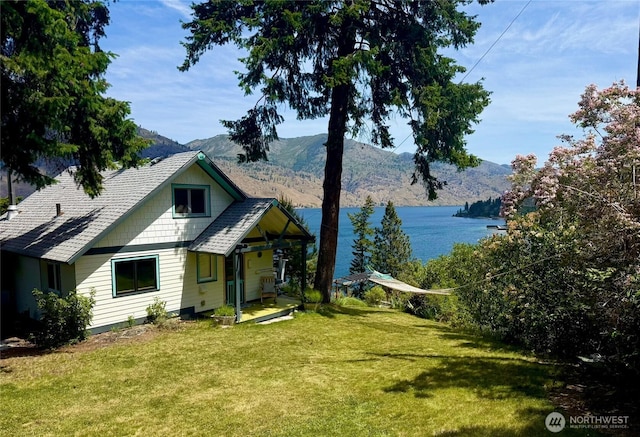 292 Robison Ln, Chelan, WA 98816 - view of front of home featuring a front lawn and a mountain view