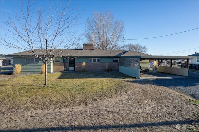 view of front facade featuring a carport and a front lawn