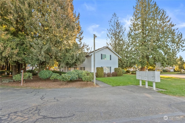 view of front of home featuring a front yard