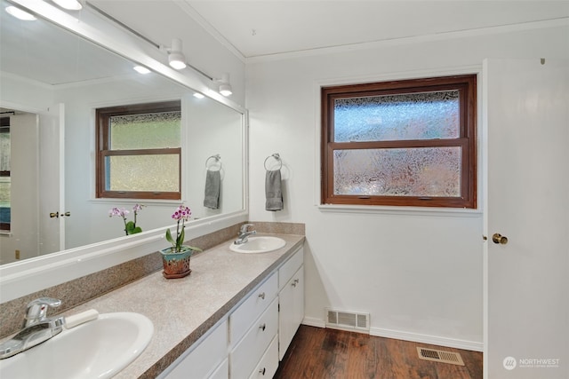 full bath featuring visible vents, wood finished floors, and a sink