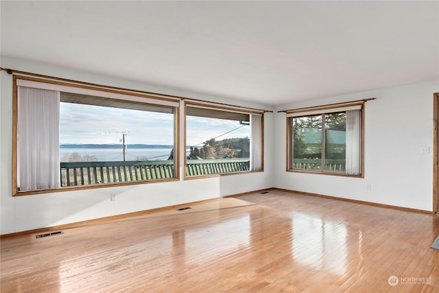 550 SW Waterloo Ave, Oak Harbor, WA 98277 - unfurnished room with light wood-type flooring and a water view