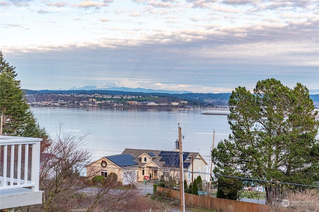 550 SW Waterloo Ave, Oak Harbor, WA 98277 - view of water feature featuring a mountain view