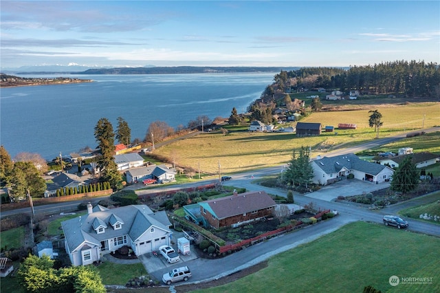 550 SW Waterloo Ave, Oak Harbor, WA 98277 - bird's eye view featuring a water view