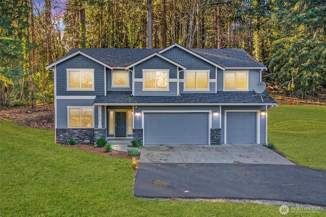 view of front facade featuring a garage and a front lawn