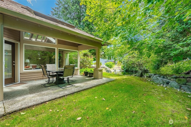 view of yard featuring a patio